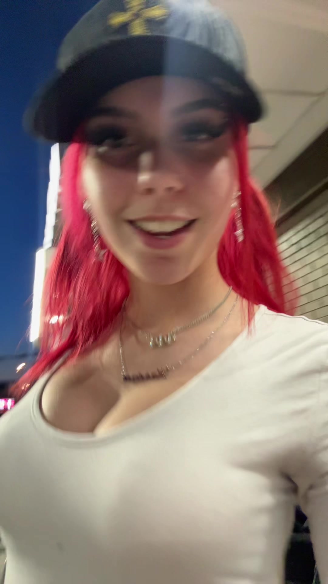 @qh0st1n