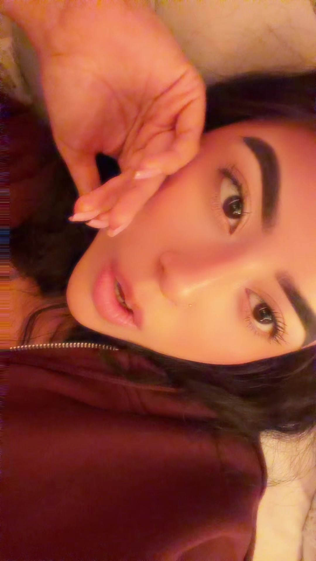 @Vaniafloresシ