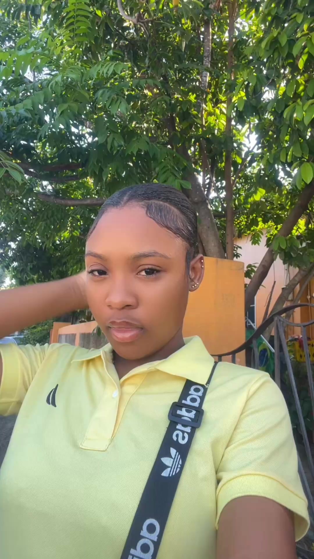 @niaabaee__