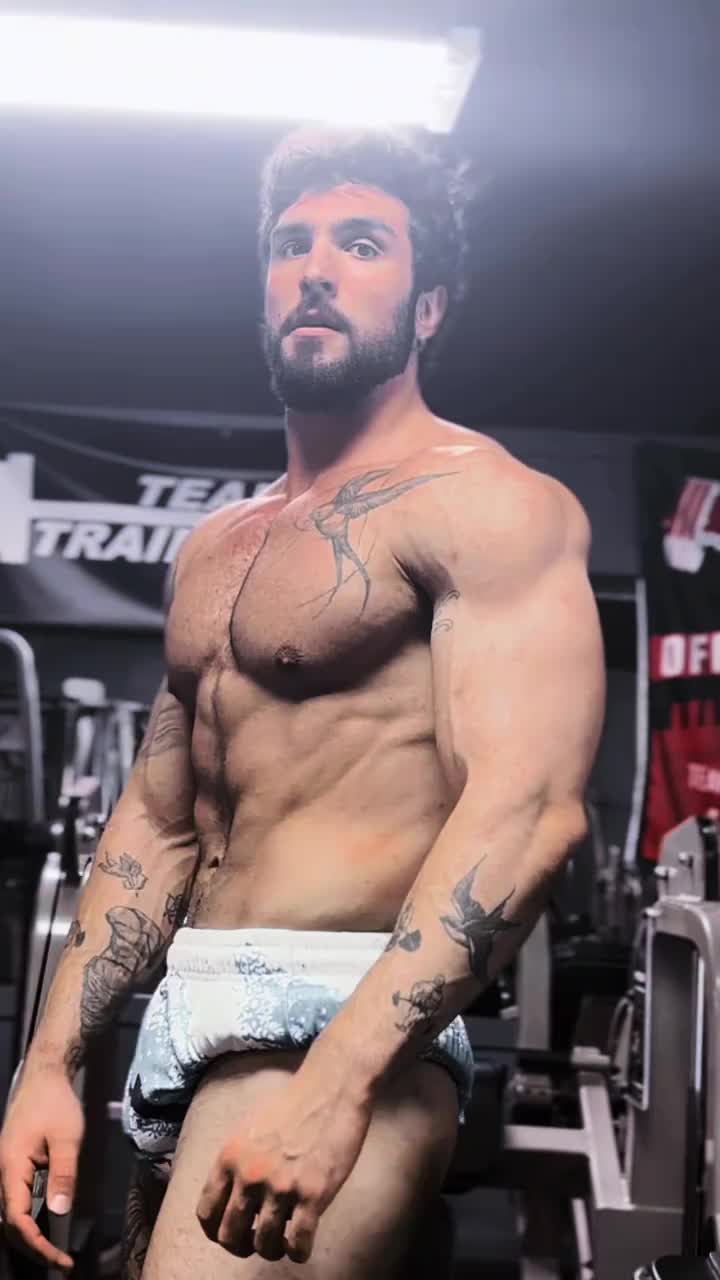 @goliathliftzz 6’6 bodybuilder