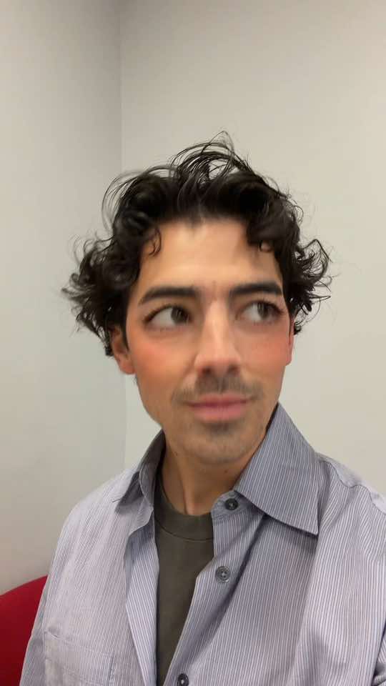 @joejonas