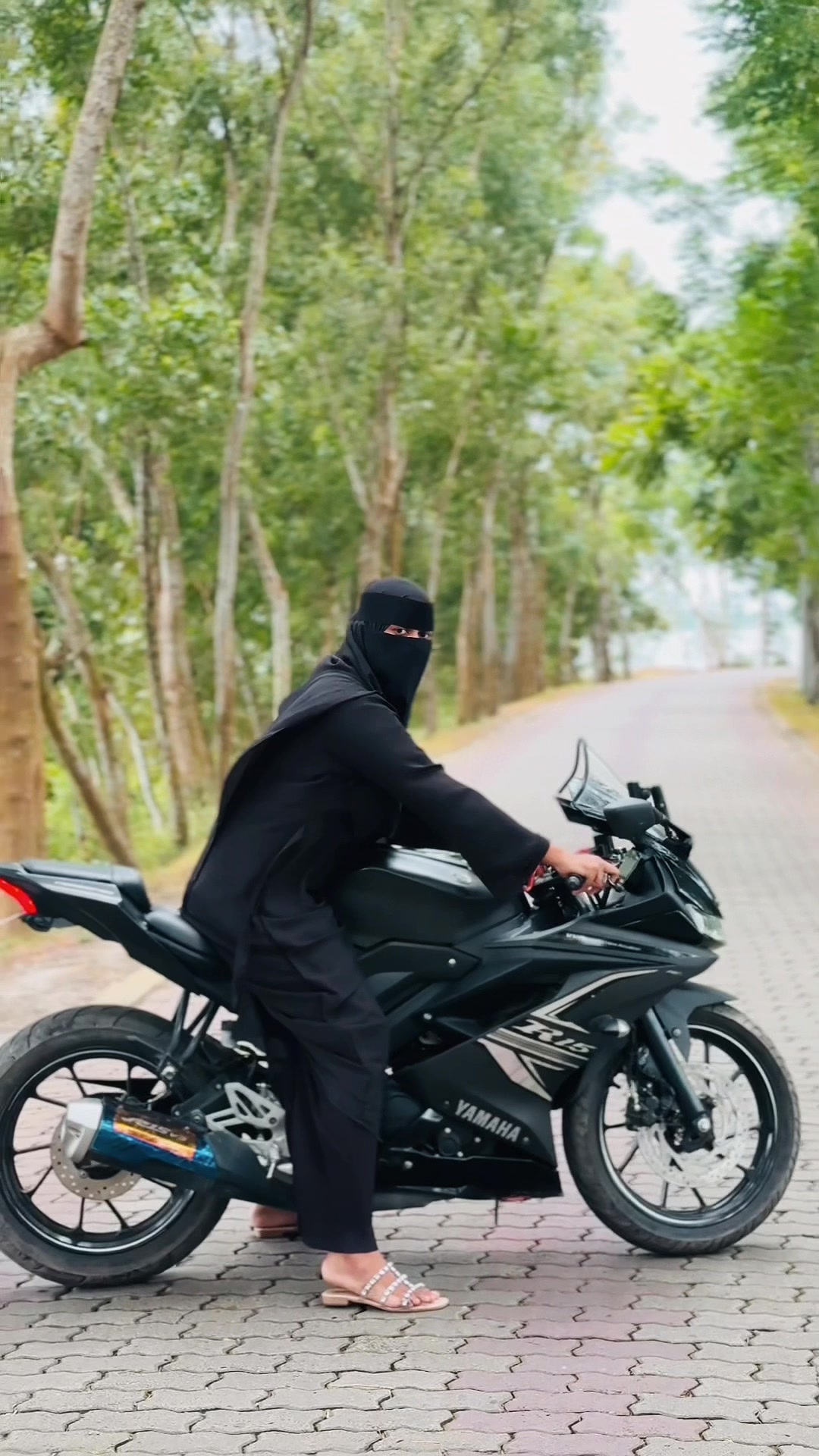 @Lady Biker Rafiya