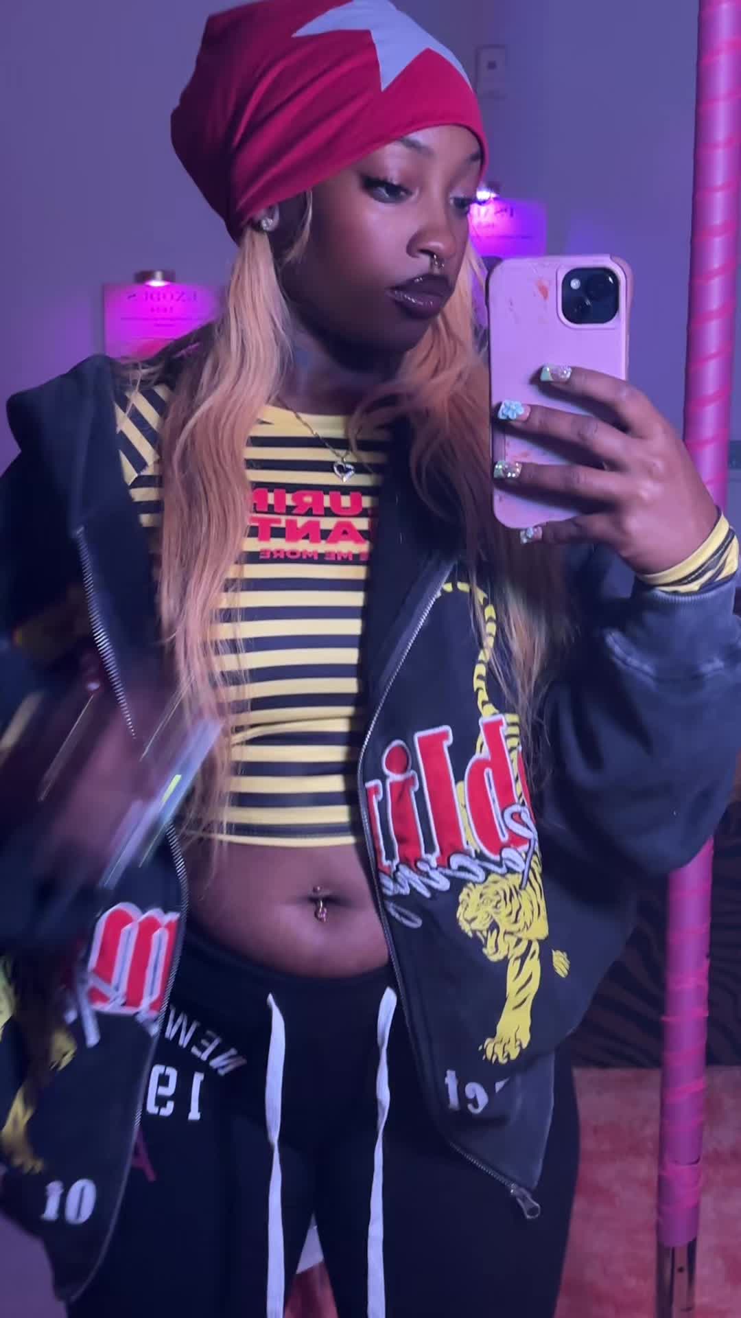 @La'Nae Bae