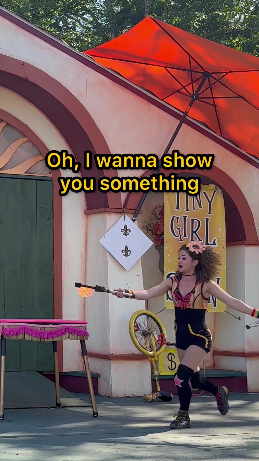 @Tiny Girl Big Show