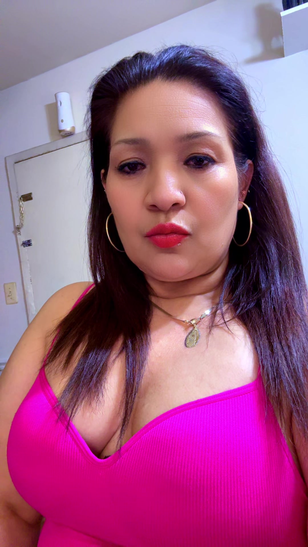 @❤️&zwj;🔥💃🏻🍷🐝 abeja asesina