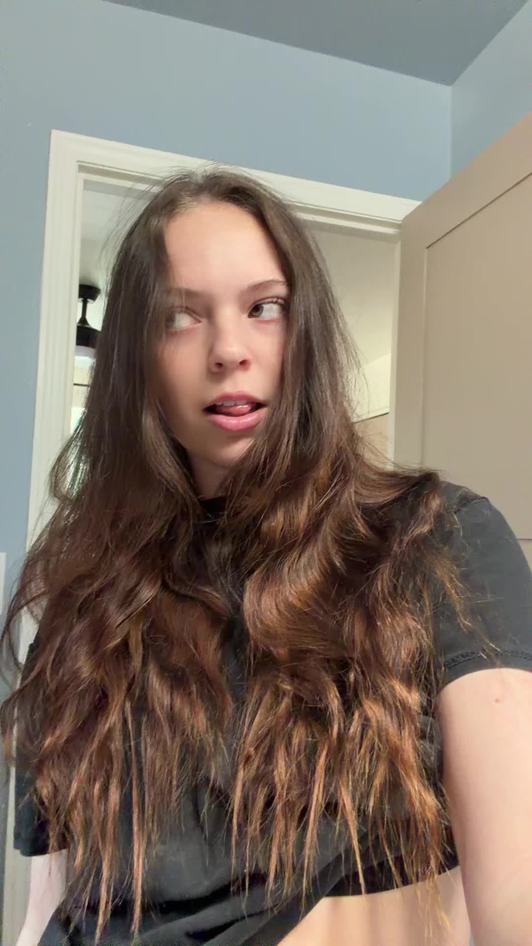 @☺️