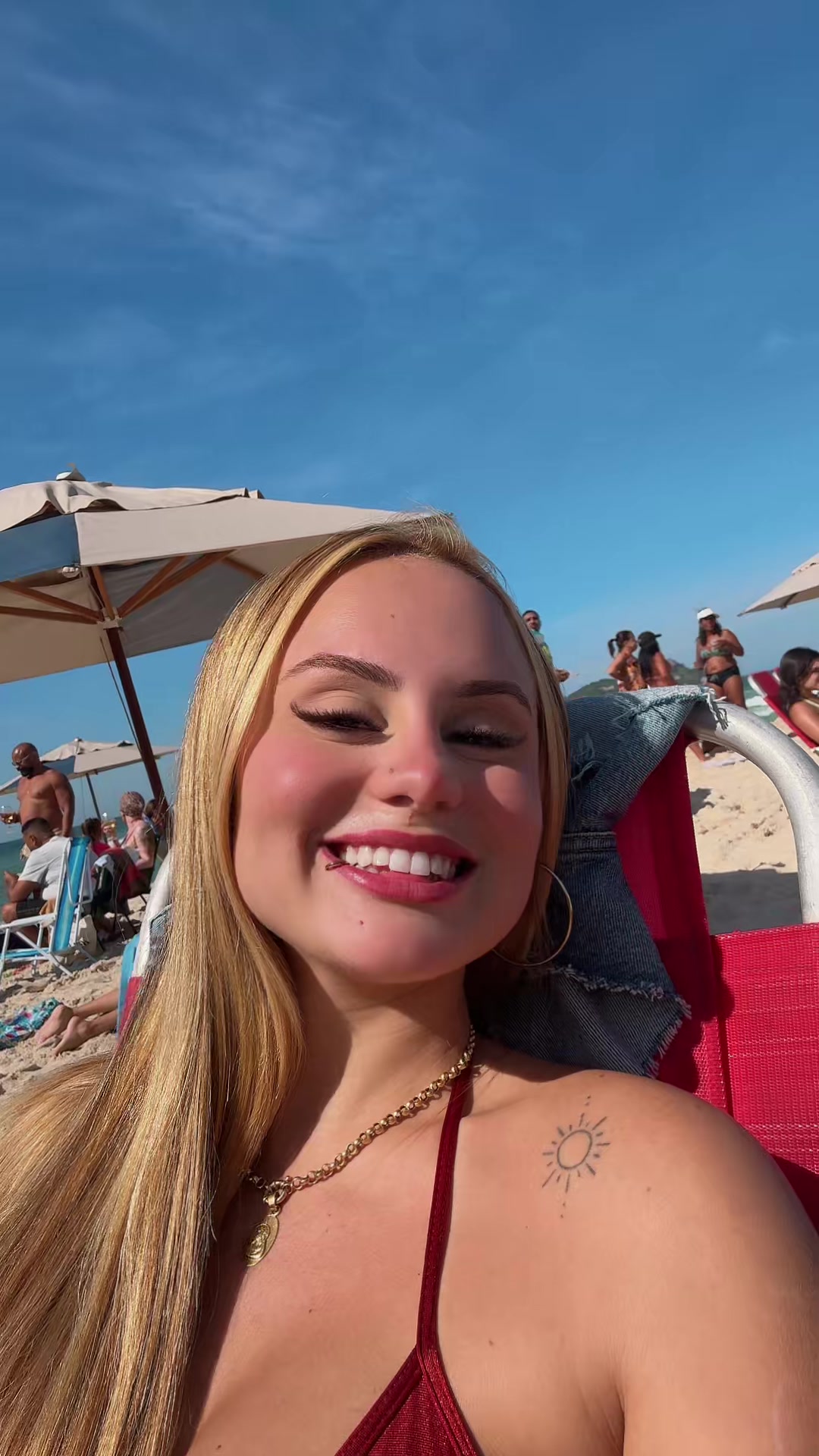 @Lara juc&aacute;