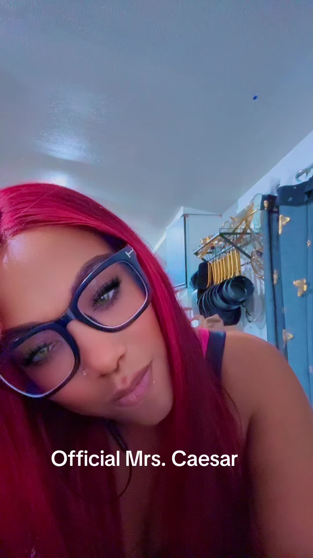@Simply E 🦋 💋
