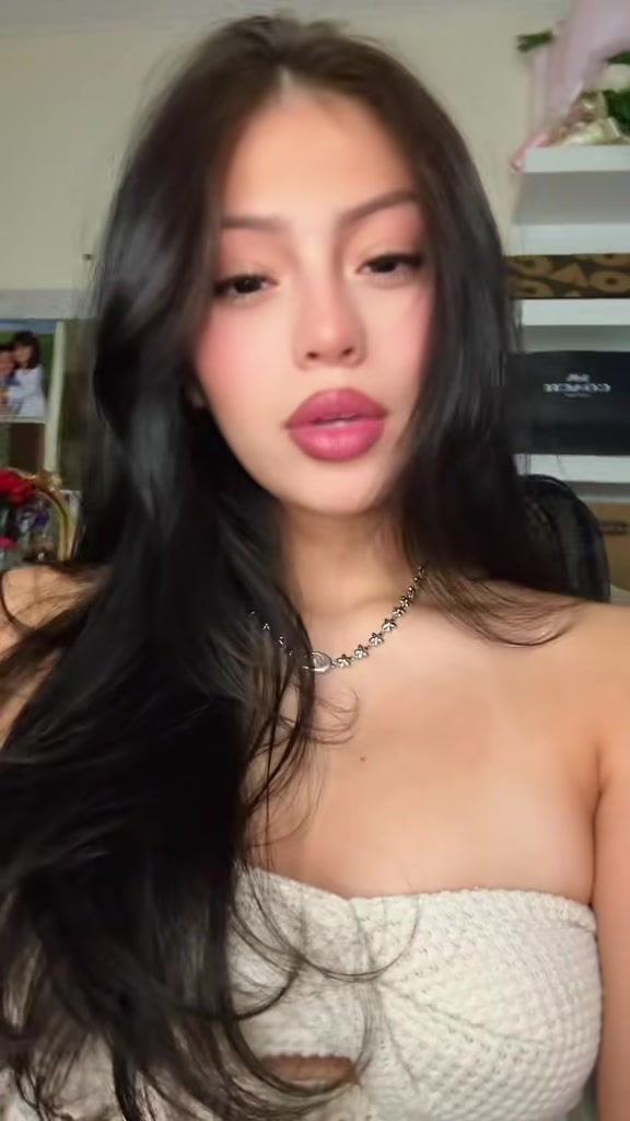 @Ashley ᥫ᭡