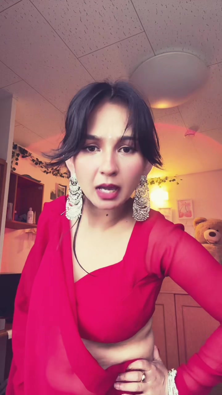 @ALINA🌸