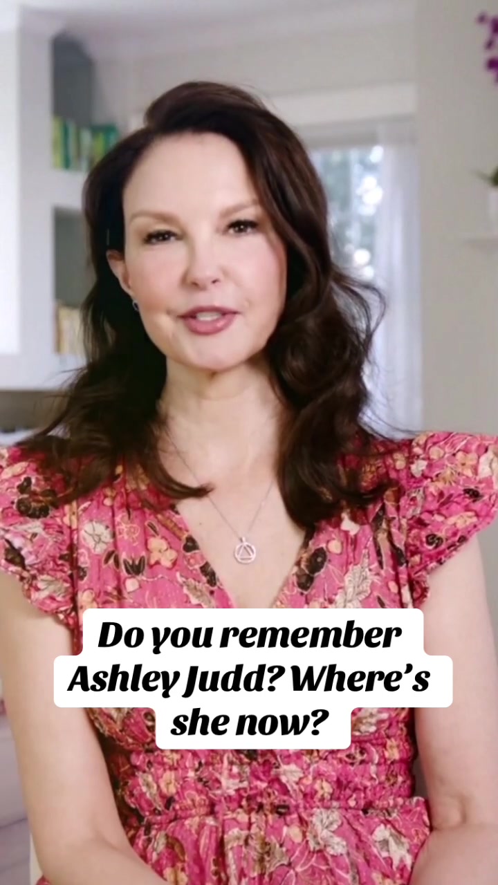 @Hollyweird