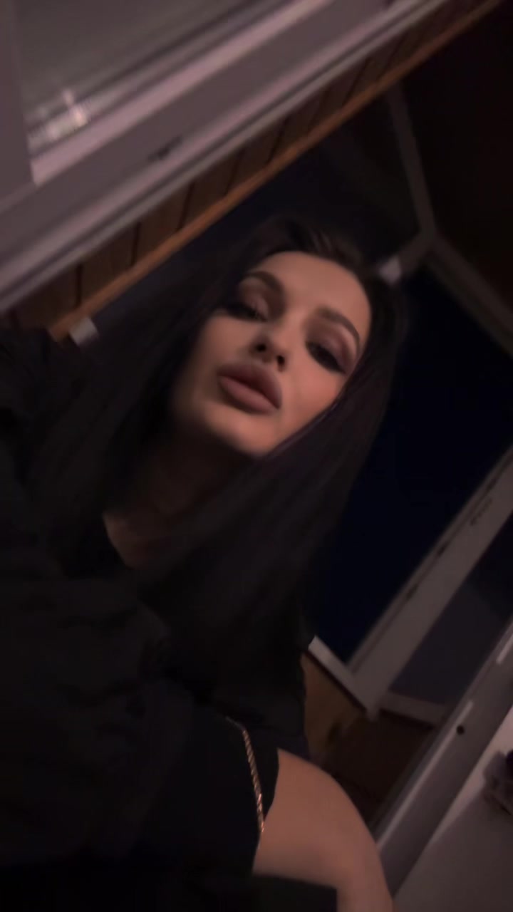 @_ustinowa_