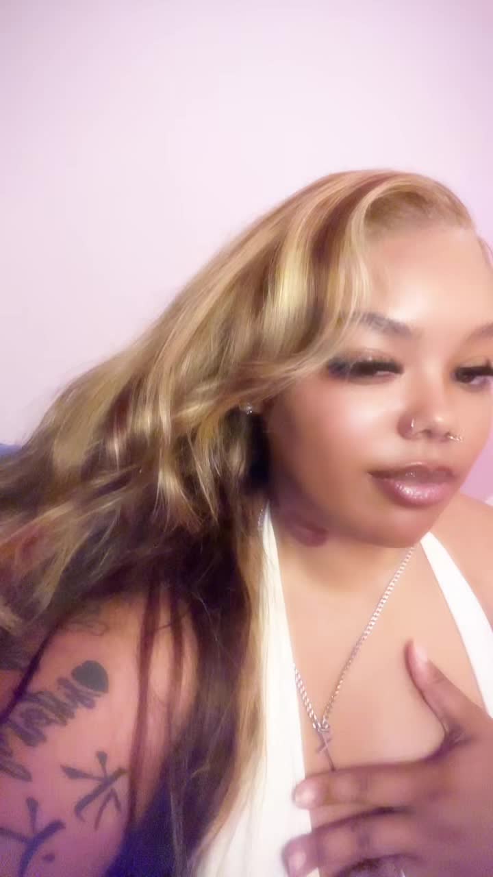 @thelyssarayne