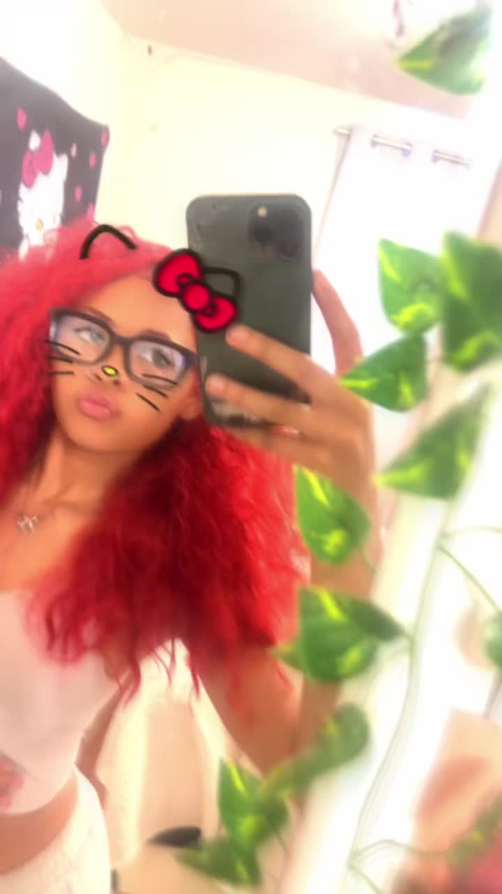 @yanababee🧟♀️.