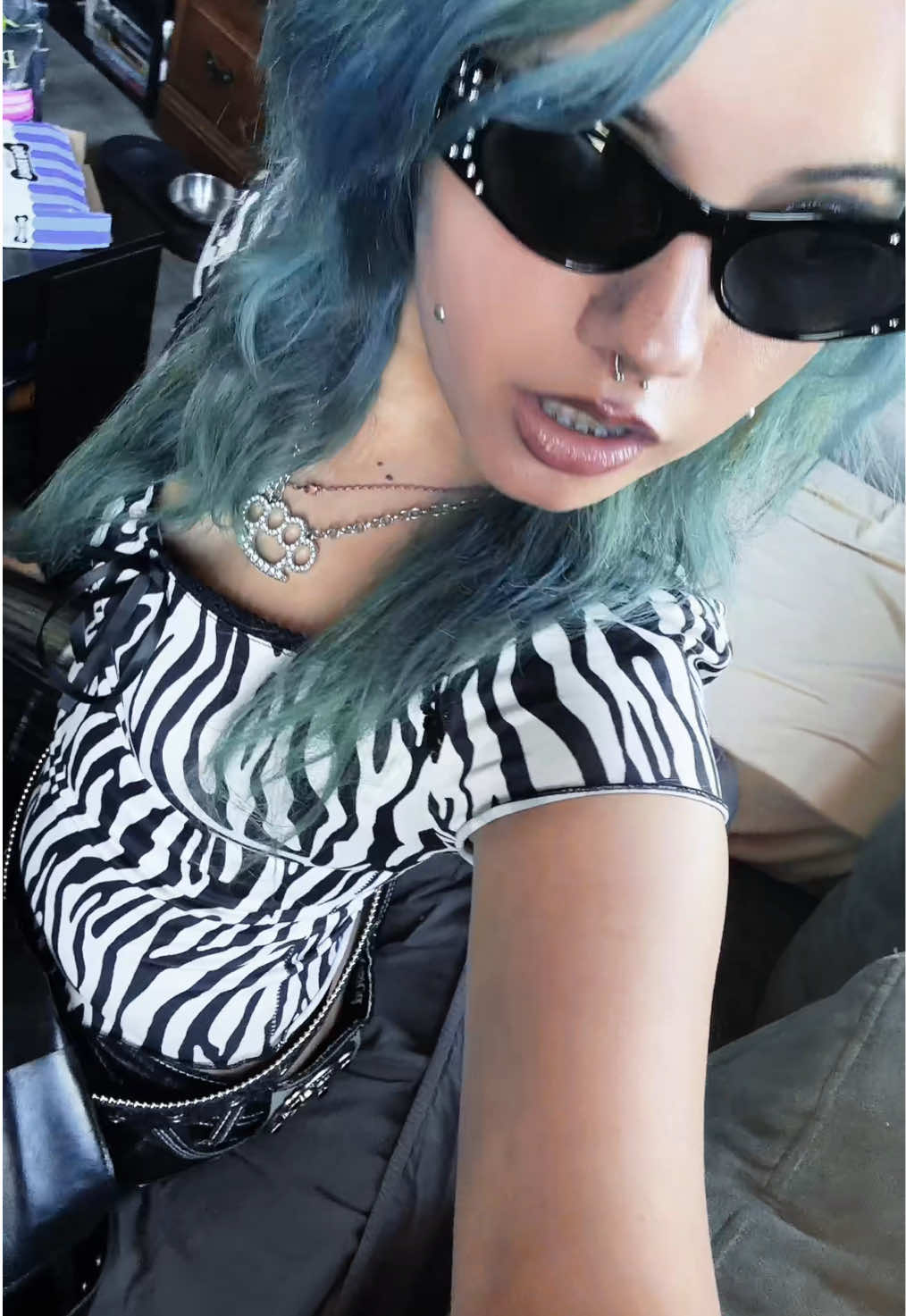 @dyinglivegirl