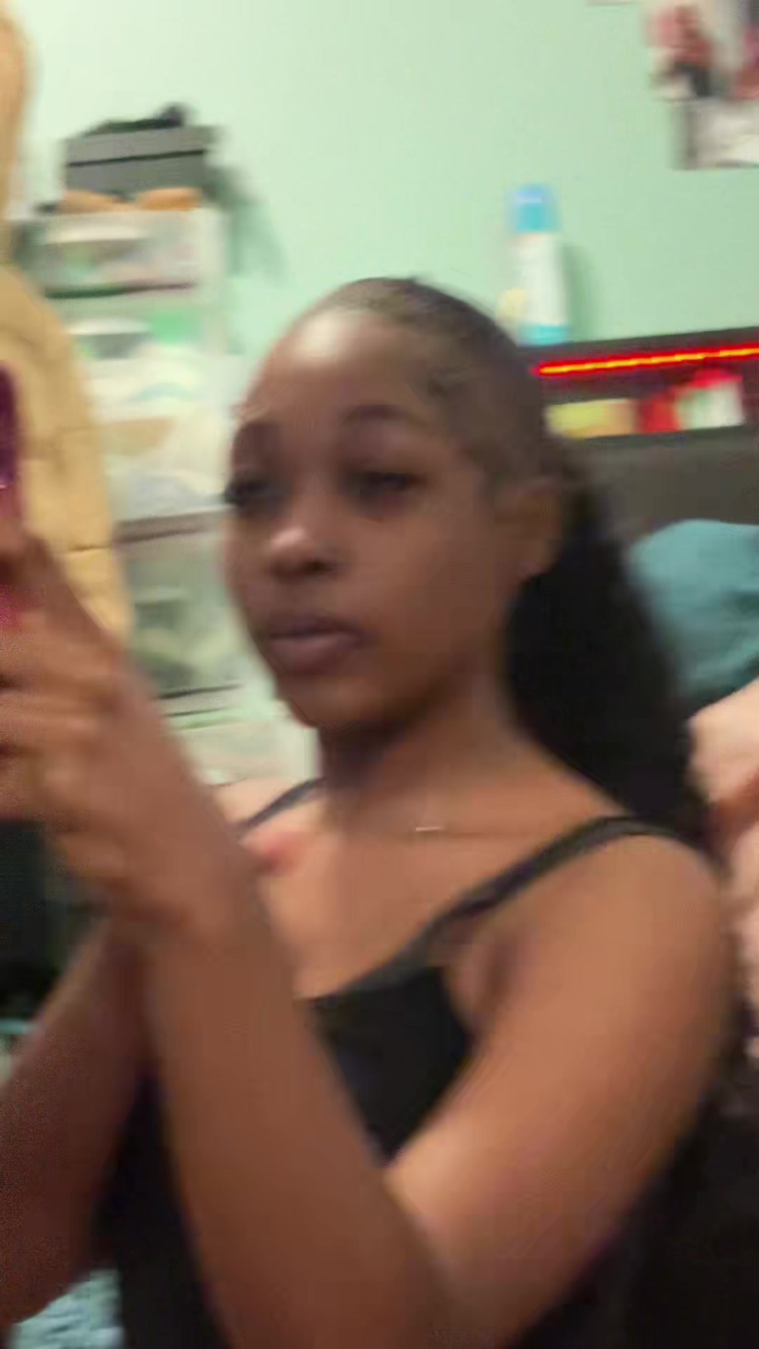 @femaleehendrix__