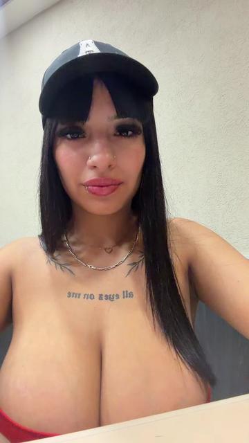 @Anaahii1