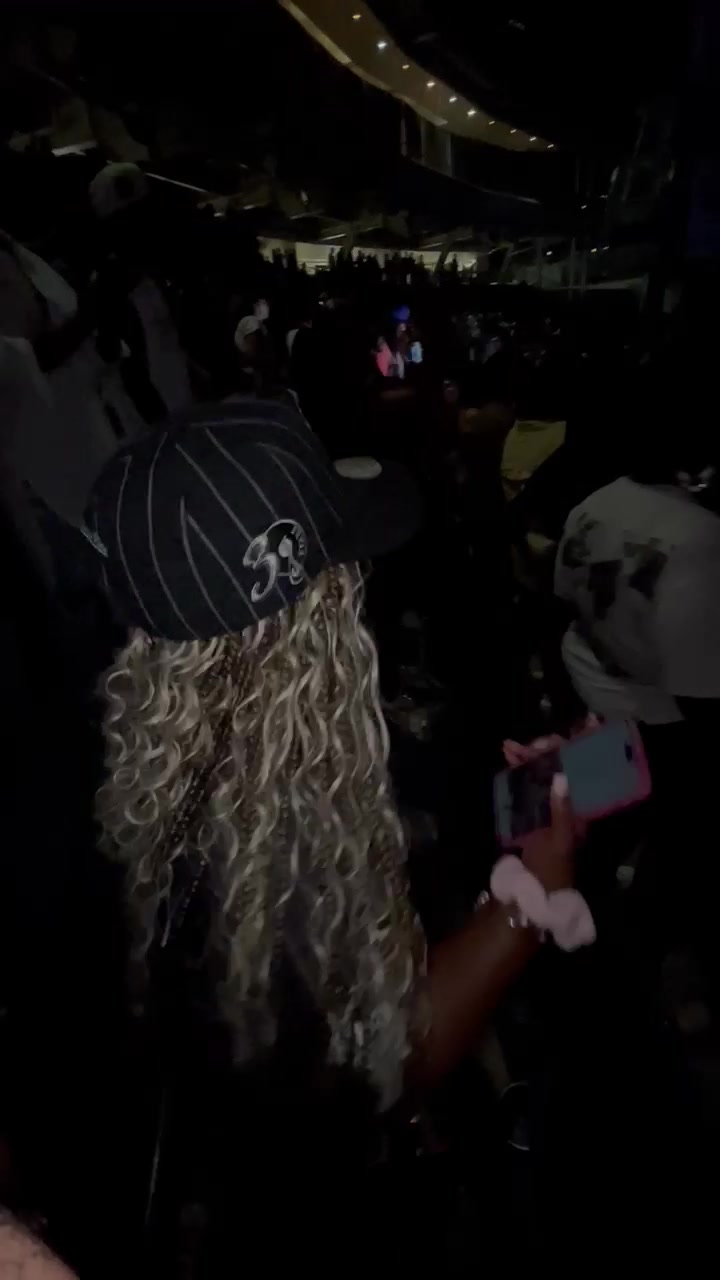 @Niyah | Concerts & Travel 💐