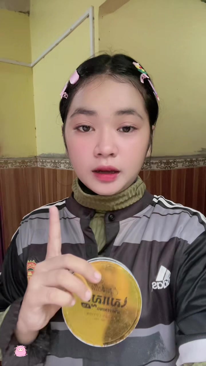 @👩&zwj;🦳🇰🇭👱&zwj;♂️🇻🇳