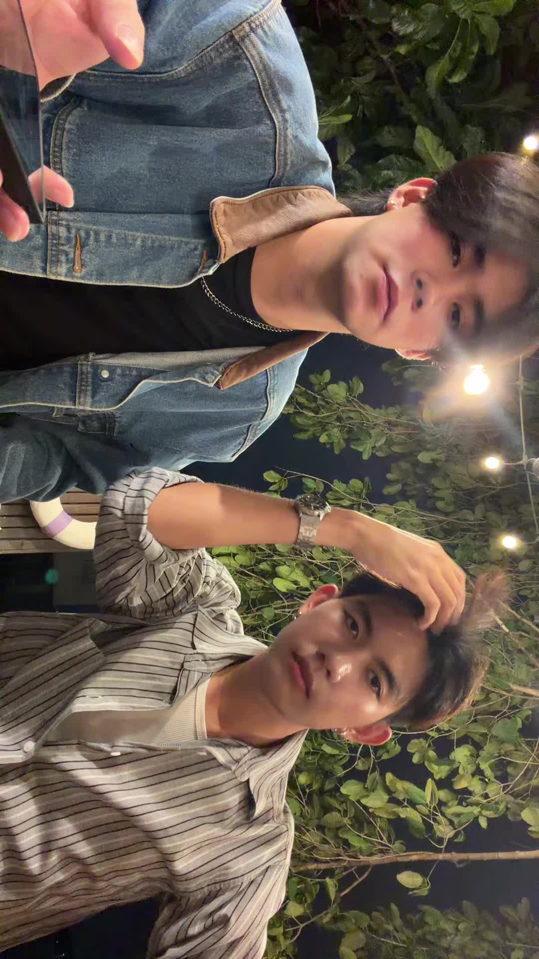 @Tis