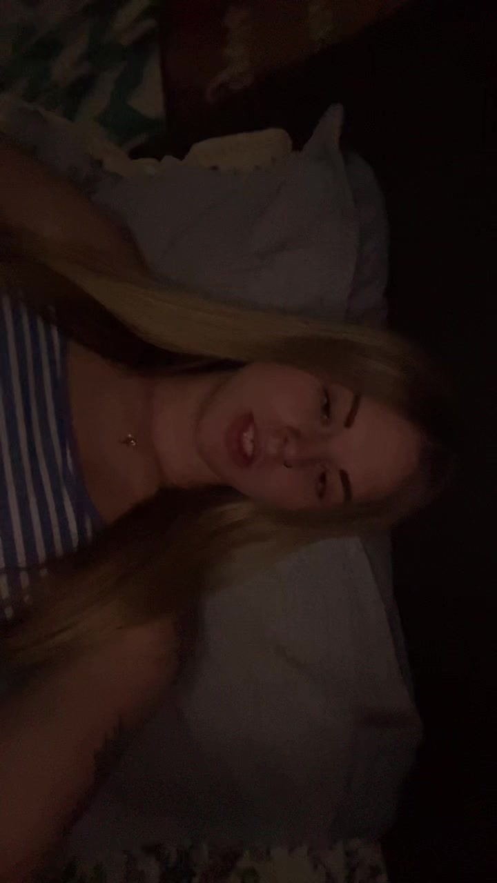 @ur.favorite.blonde24