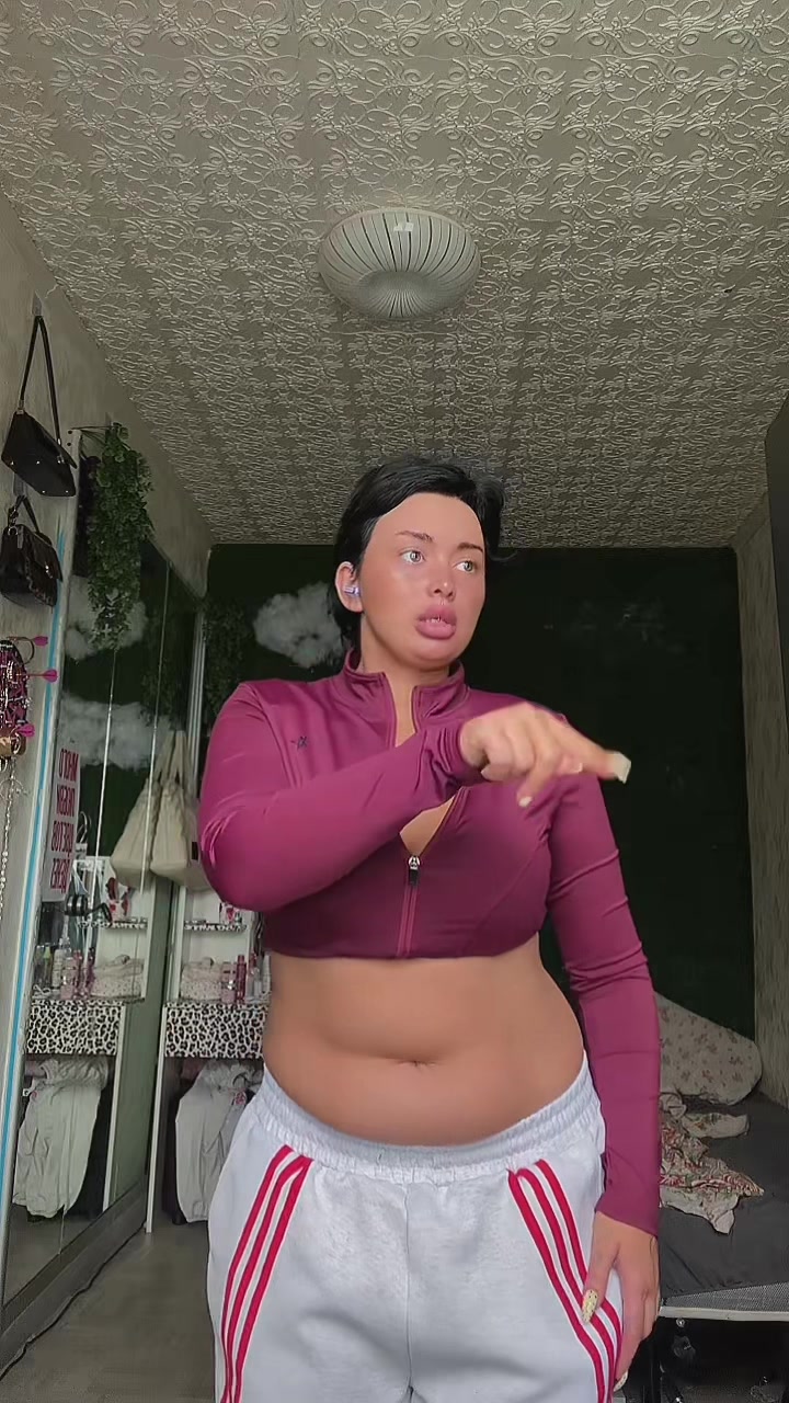 @velvetnika4