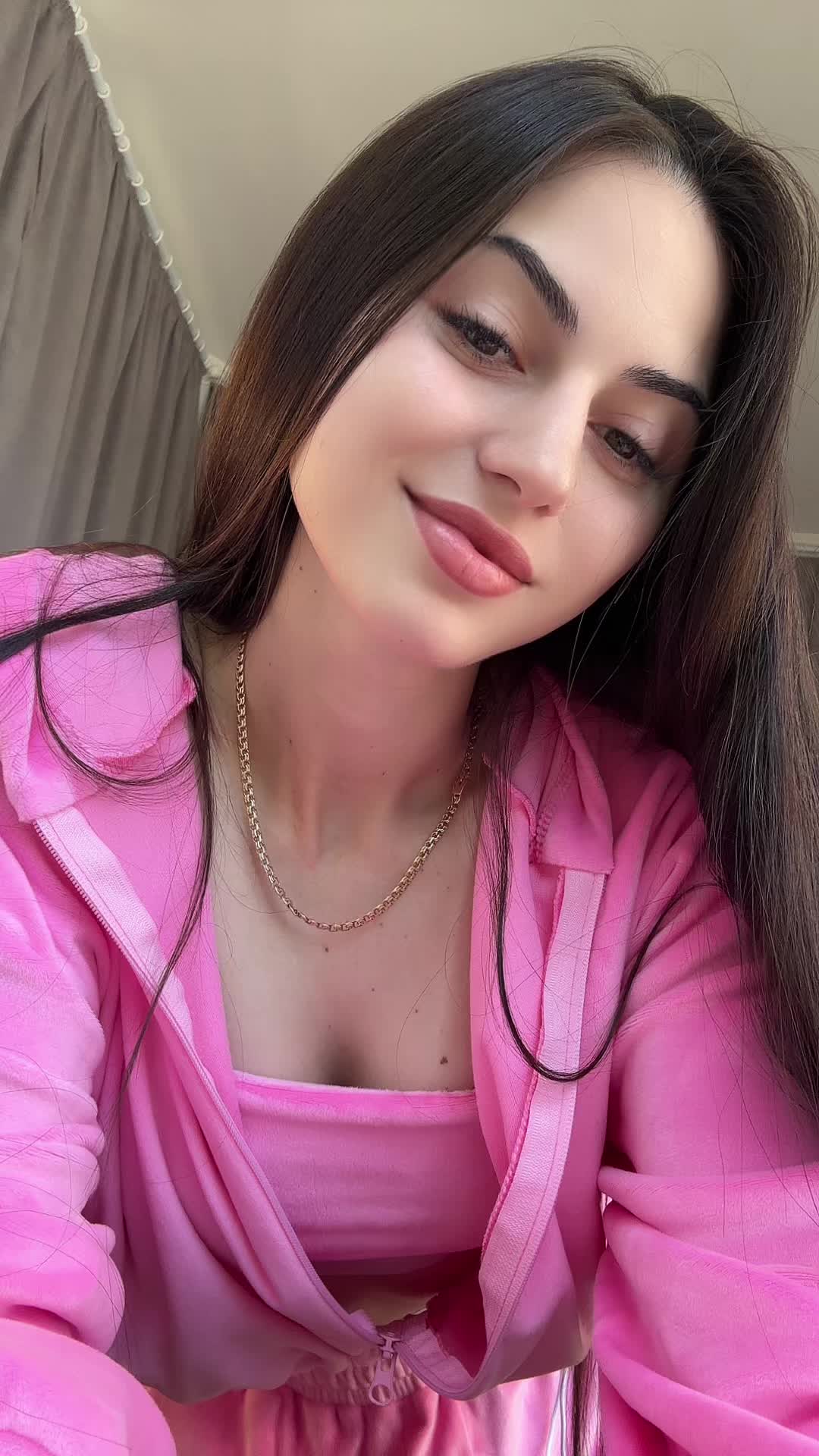 @Annushka🖤♥️