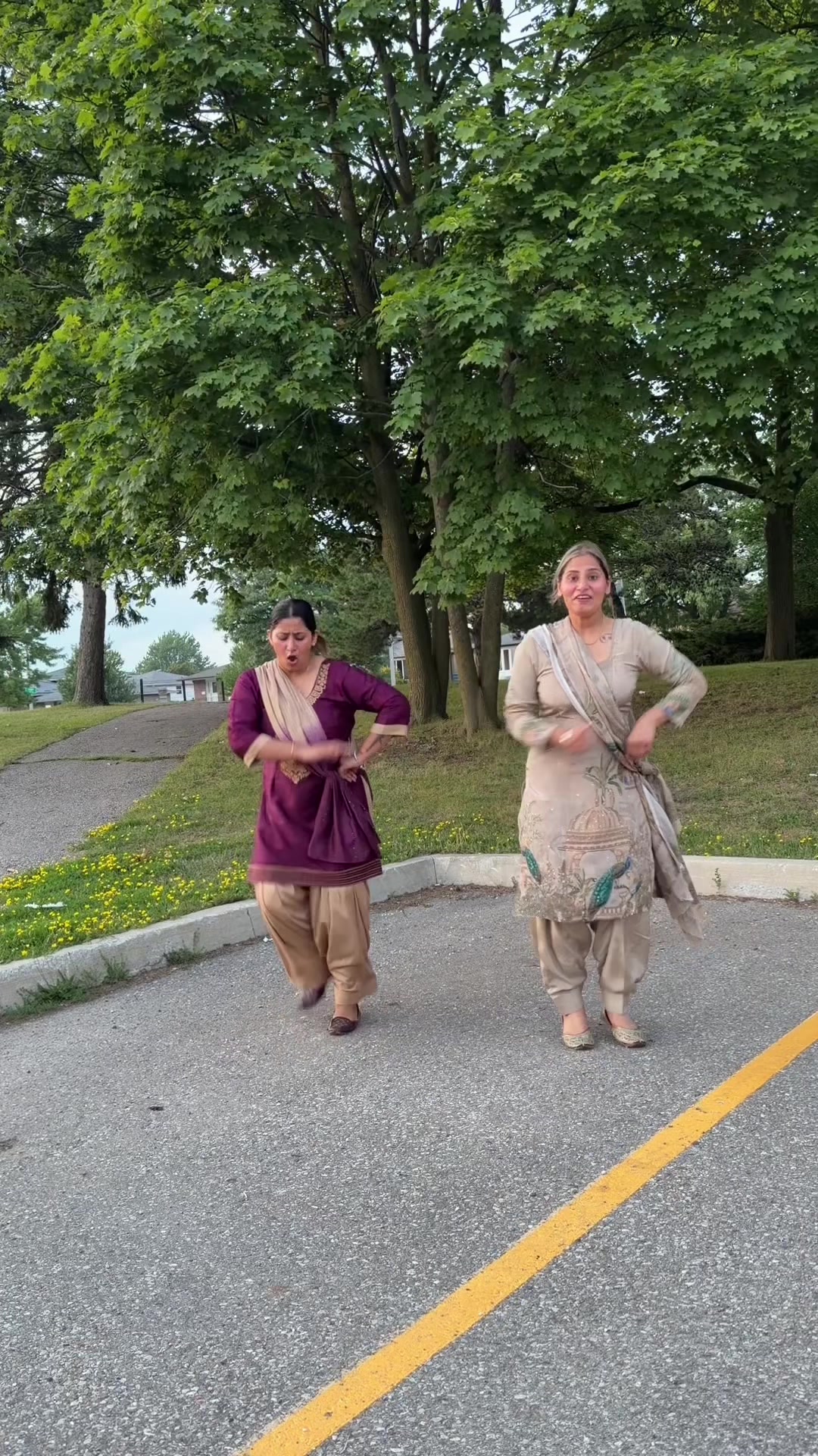 @Bhangra_with_majajanzz