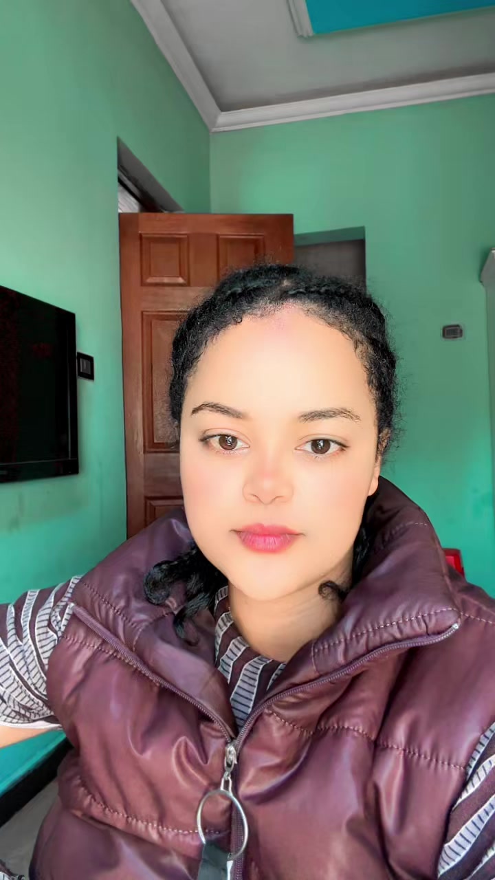 @Febi🤎