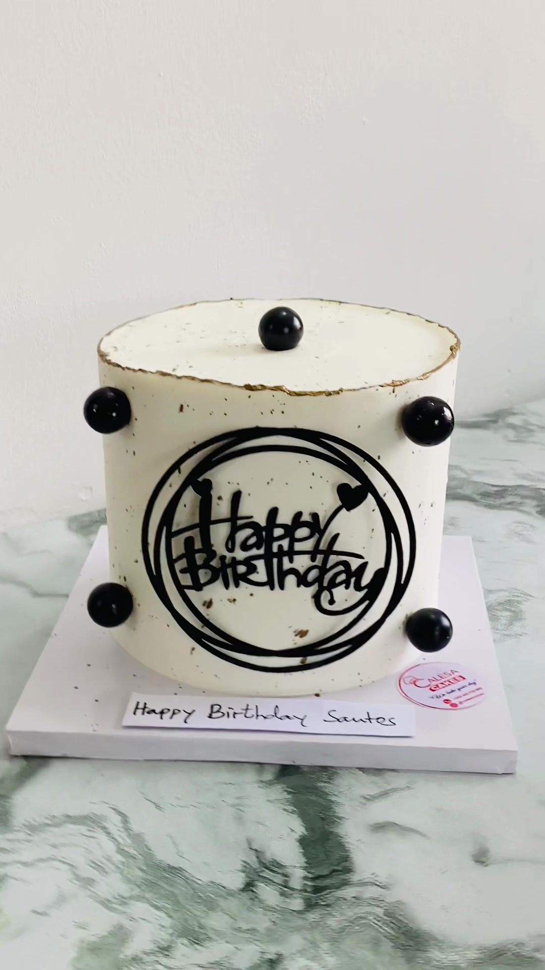 @calesacakes