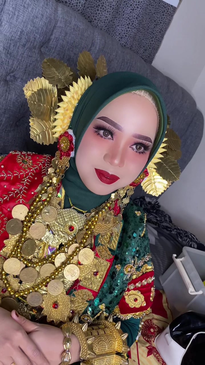 @Sidra Dean Yuraa