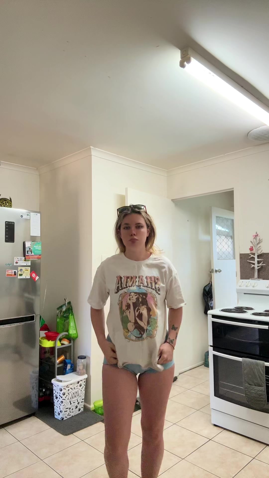 @Em𑣲