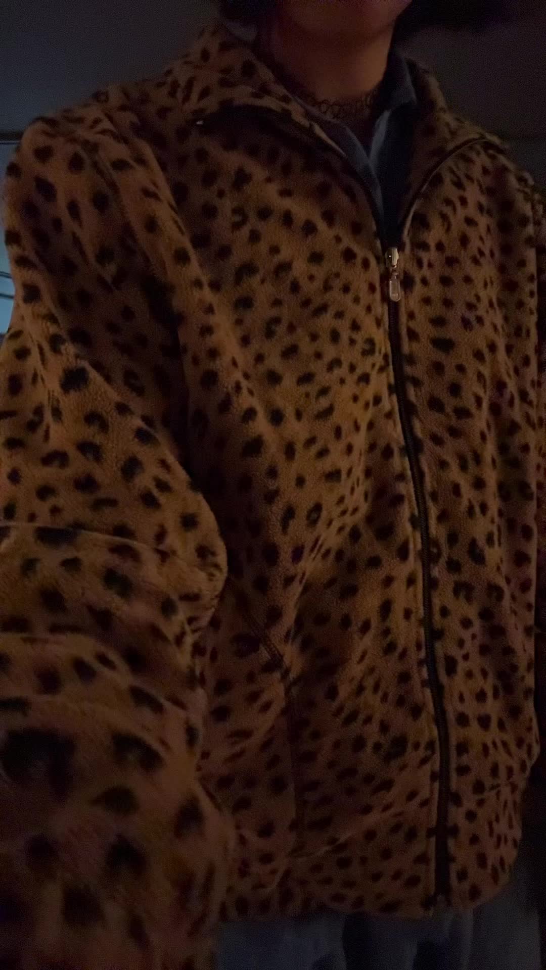 @(^_−)−☆