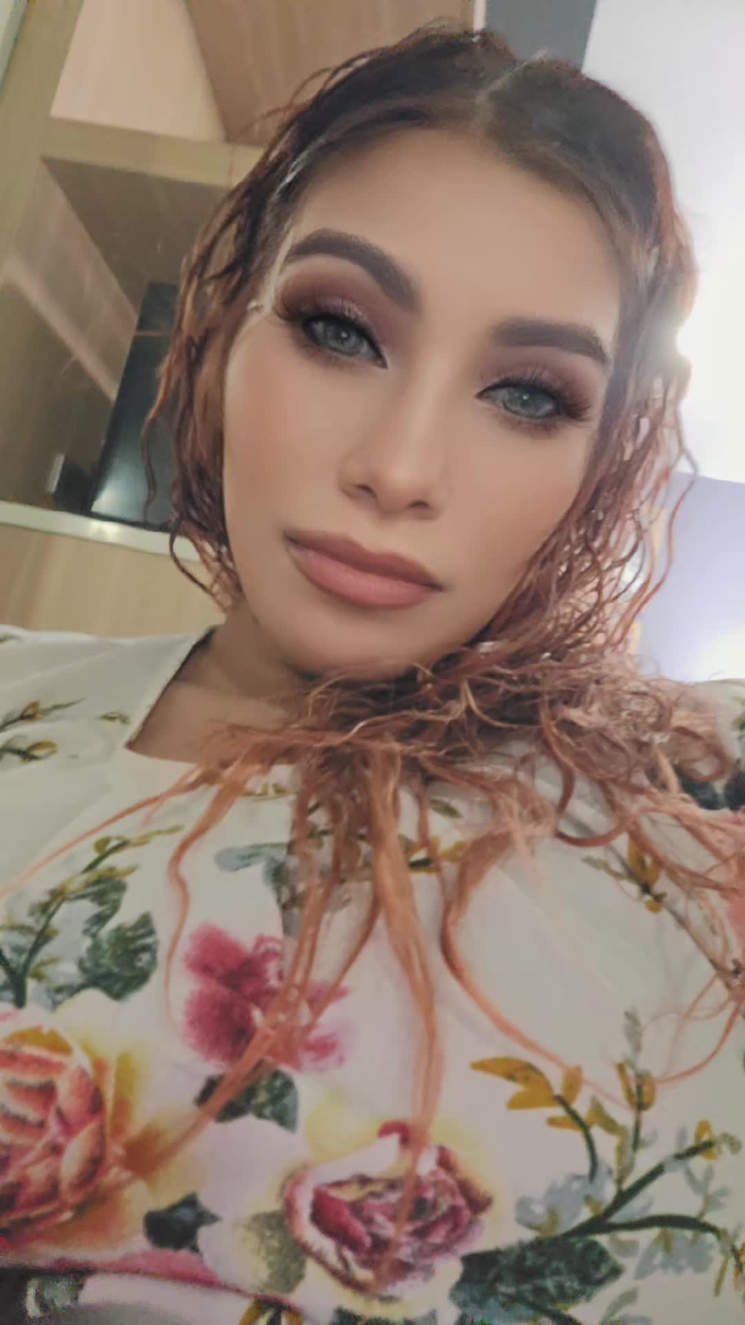 @Hon3yB33