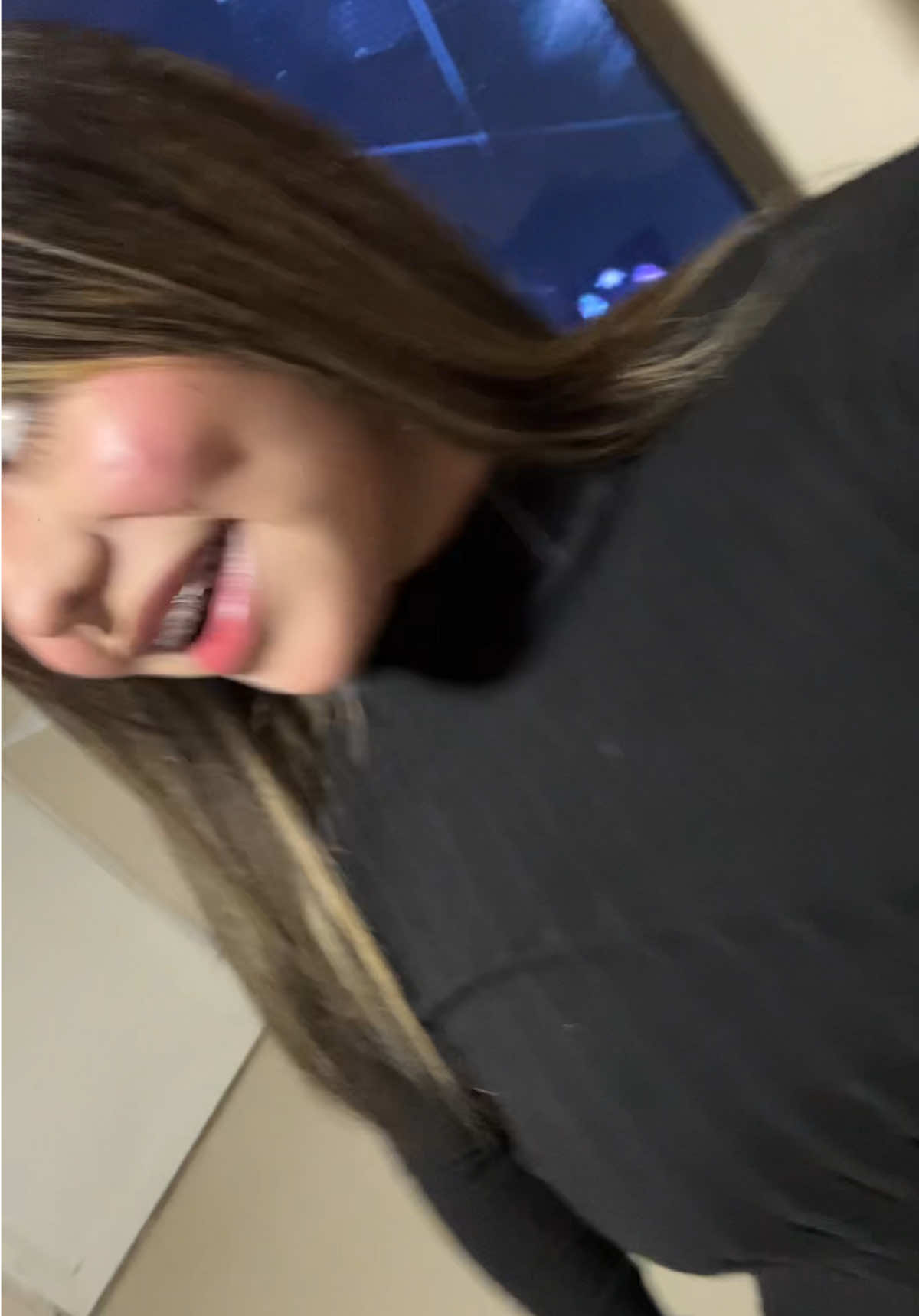 @Vickymedina