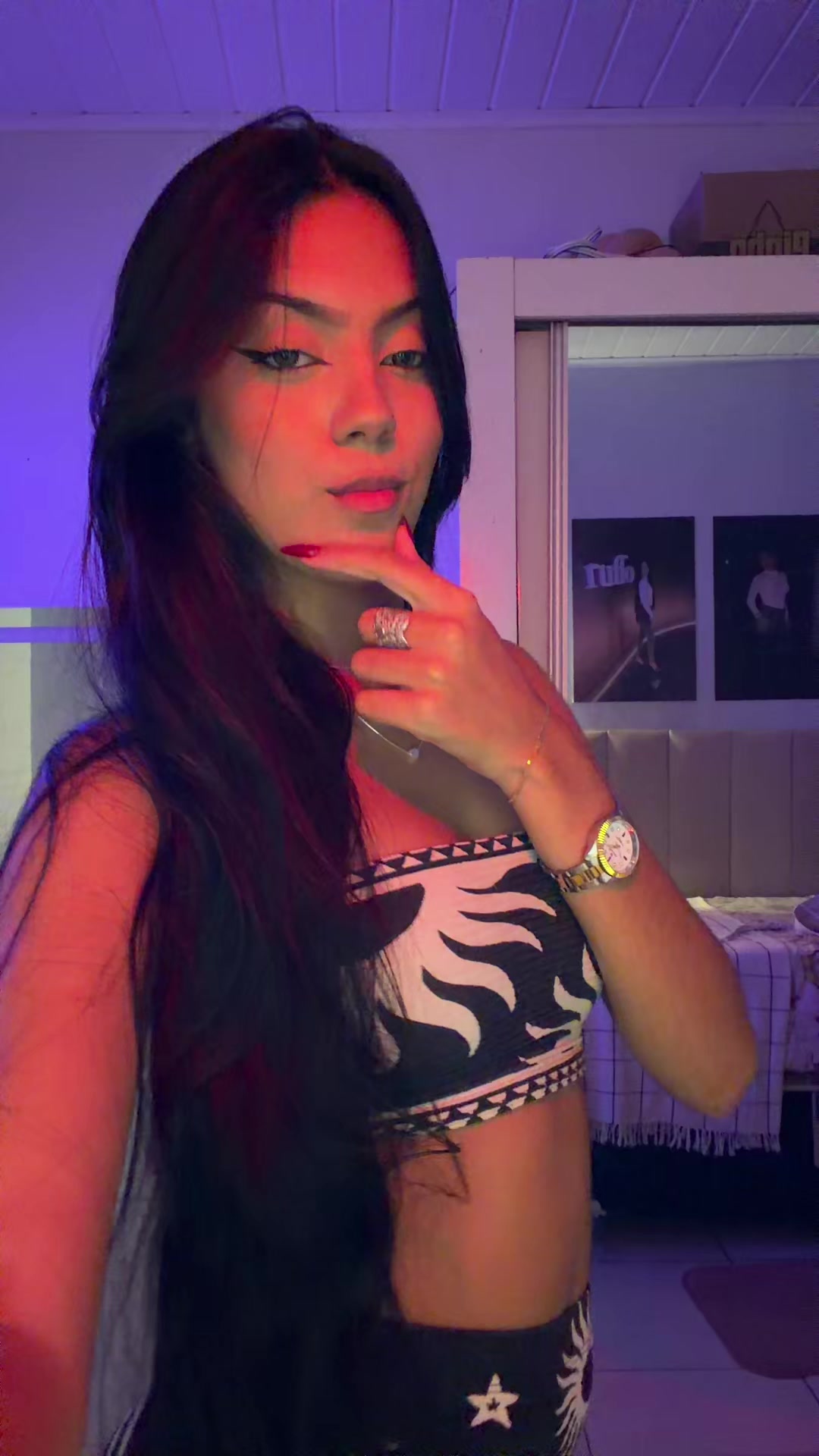 @llaramrtns