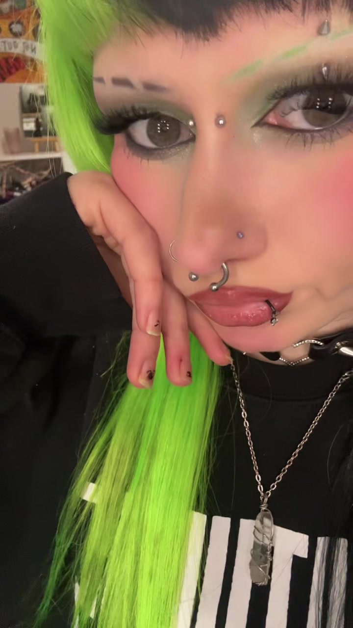 @Trin 卌 IS NOT OKAY ☆