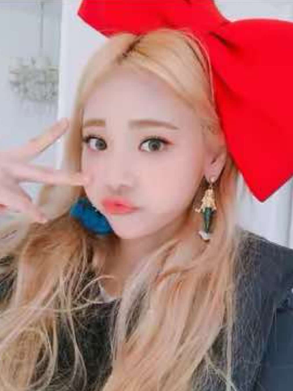 @jinsoul with bow