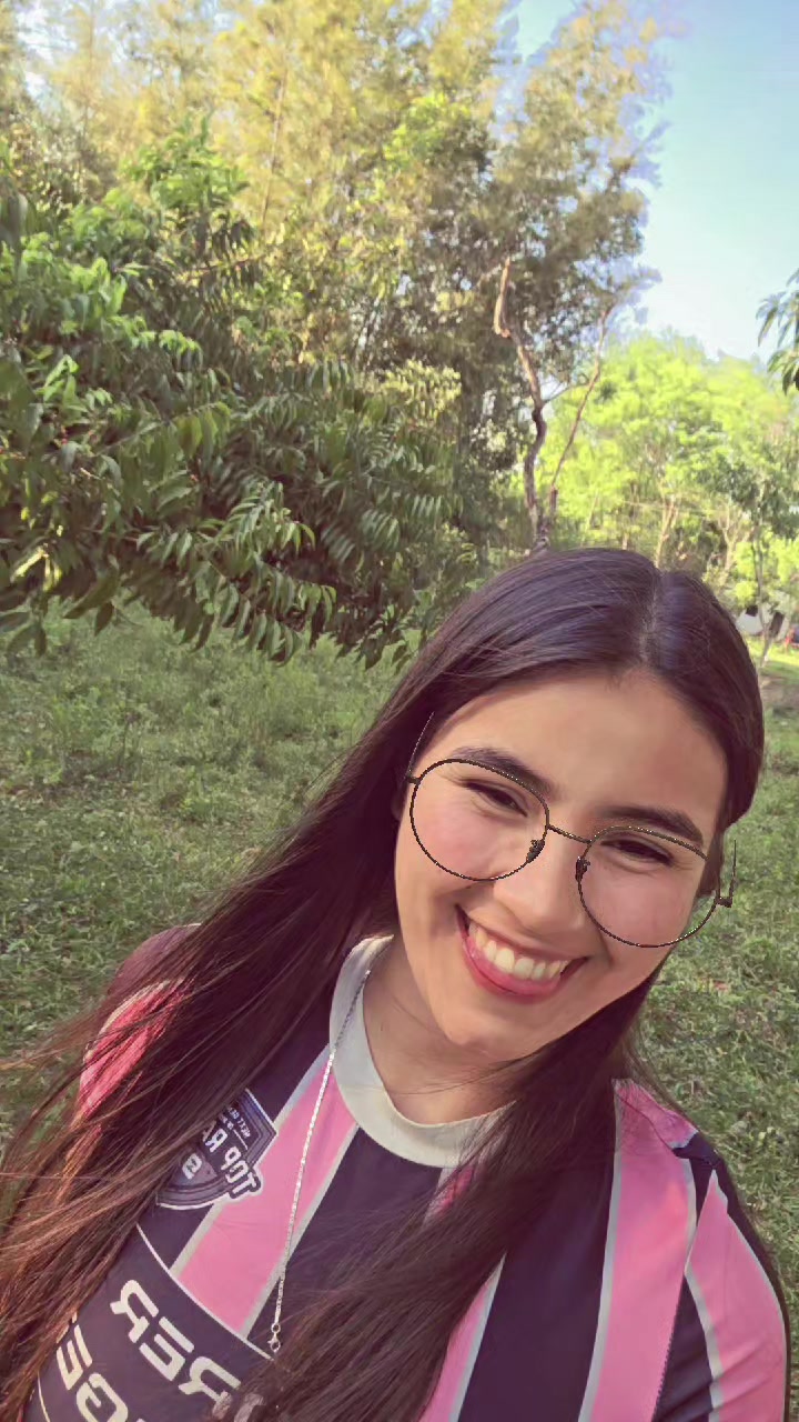 @Lali González🦋👽💫🚼