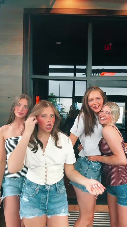 @mckennakays