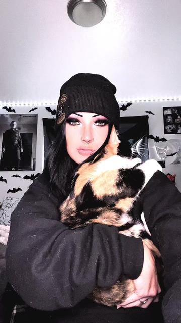 @𝕶𝖆𝖗𝖑𝖞🥀✨🖤