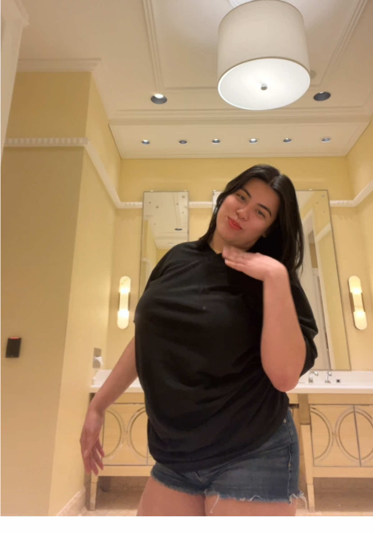 @Monica._.us