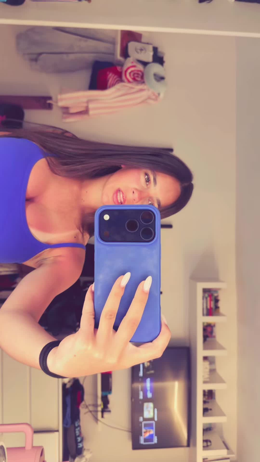 @whoevenisellashay