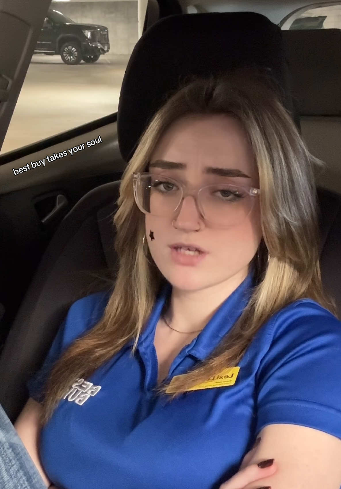 @𝘭𝘦𝘹𝘪 シ