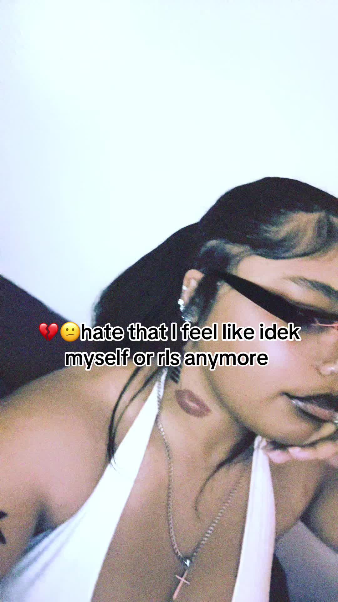 @thelyssarayne