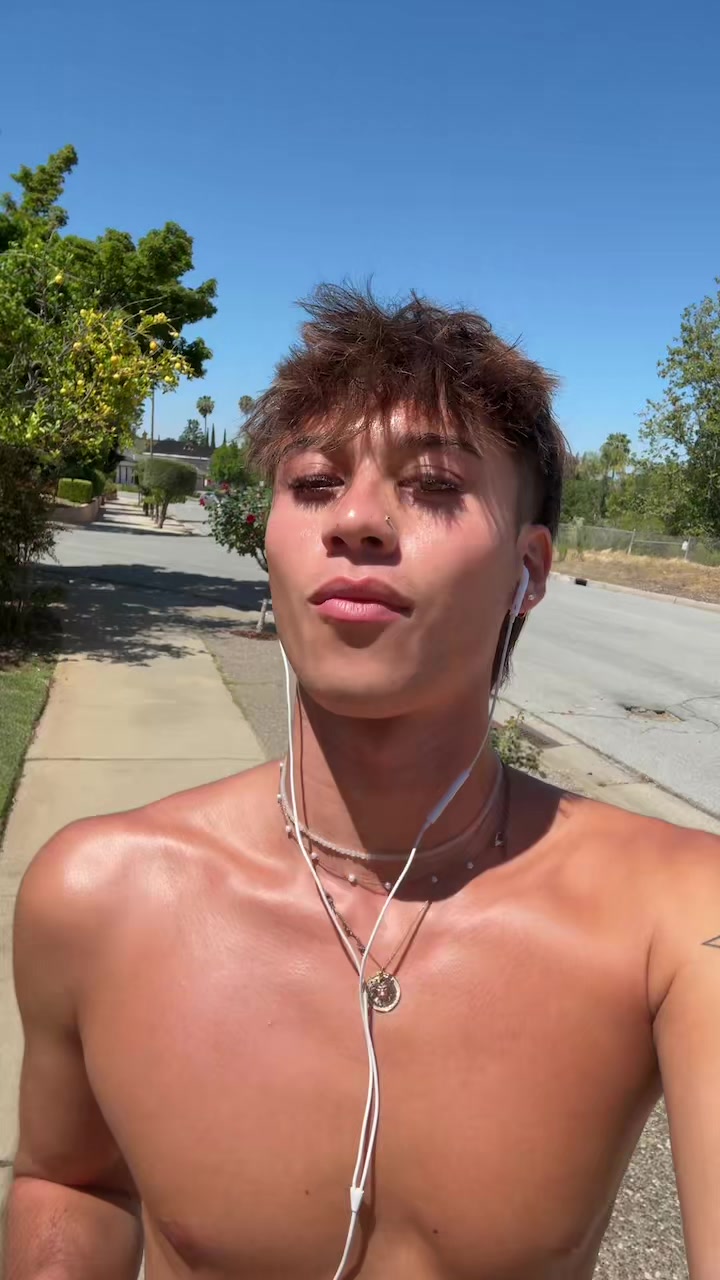 @AIDAN LEO