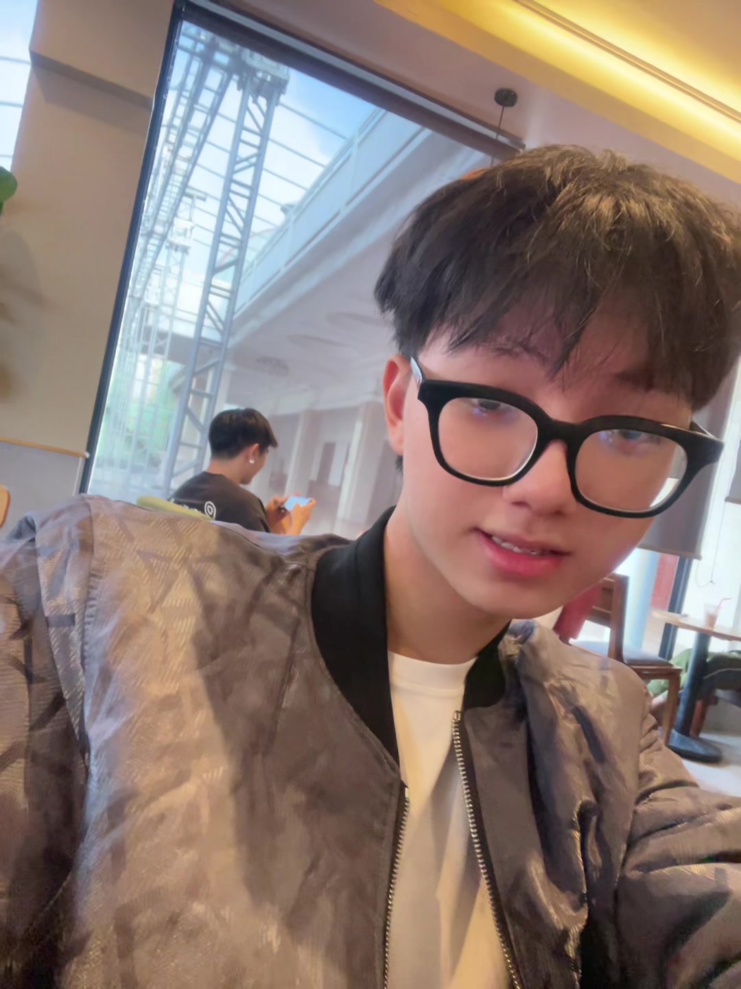 @ho&agrave;ng tử đơn c&ocirc;i