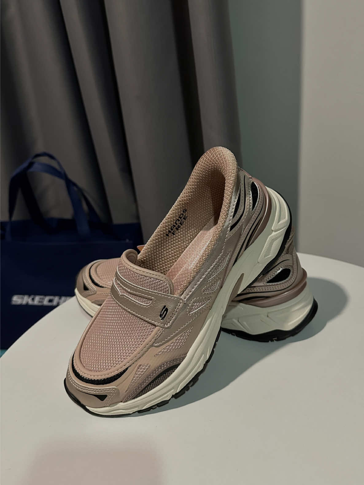 @K.S6titchSkechers