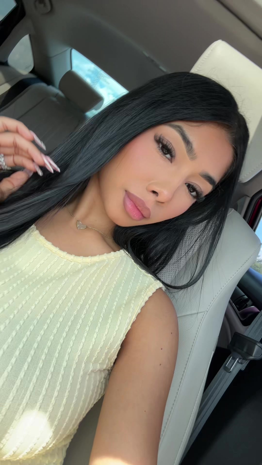 @𝒱