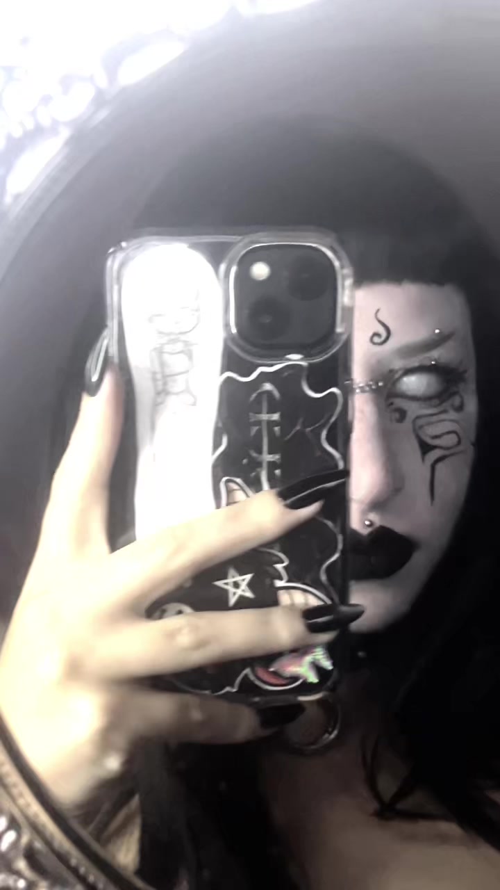 @Nora 🦇